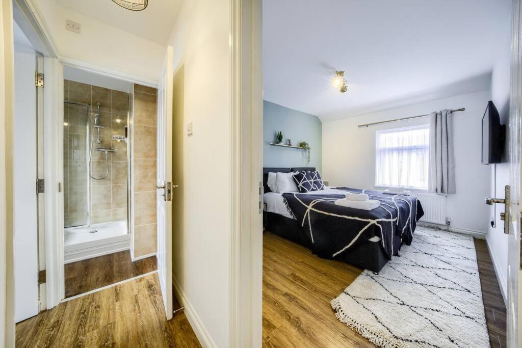 Low Rate For A 4-Bedroom House In Coventry With Free Unlimited Wi-Fi 2 Car Parking 53 Qmc Exterior foto